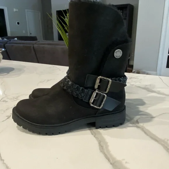 Blow fish Black Fur-Lined Boots with Buckle Detail - Picture 3 of 7